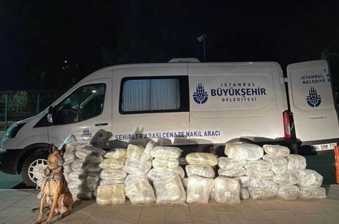 İBB'nin cenaze aracında 144 kilo 550 gram esrar ele geçirildi İBB'nin cenaze aracında 144 kilo 550 gram esrar ele geçirildi